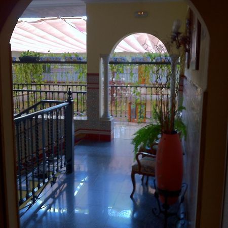 Hotel Sandra Alcalá de Guadaira Kültér fotó