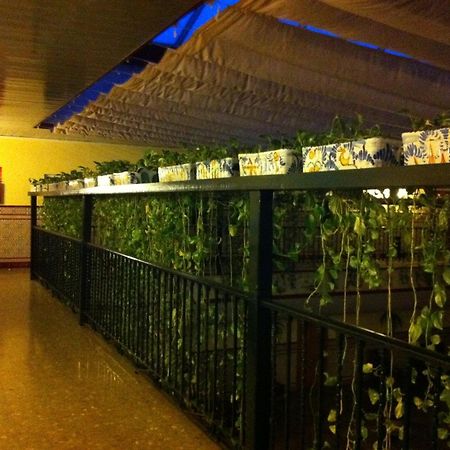 Hotel Sandra Alcalá de Guadaira Kültér fotó