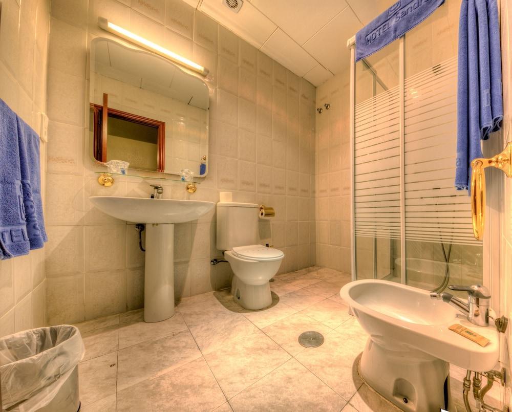 Hotel Sandra Alcalá de Guadaira Kültér fotó