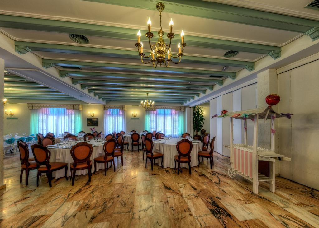 Hotel Sandra Alcalá de Guadaira Kültér fotó