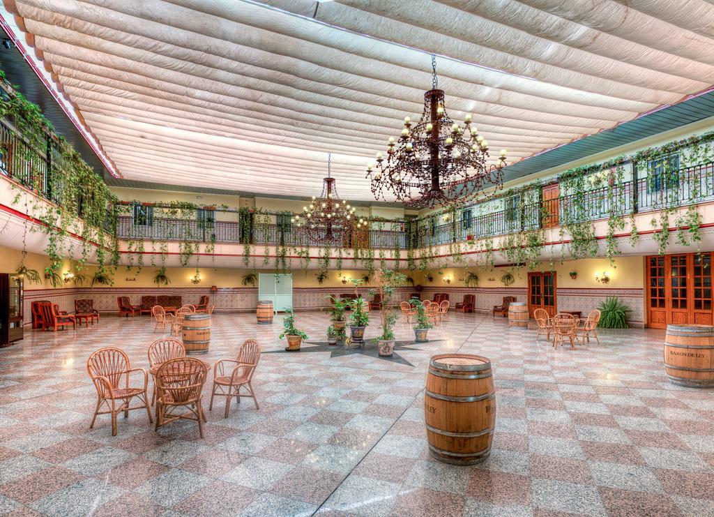 Hotel Sandra Alcalá de Guadaira Kültér fotó