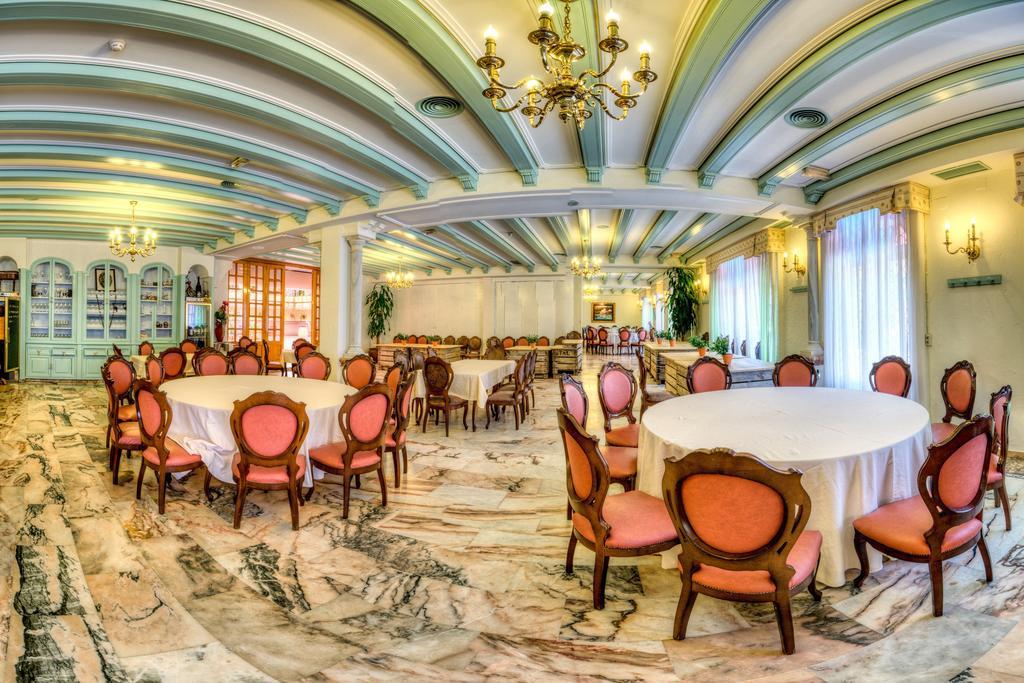 Hotel Sandra Alcalá de Guadaira Kültér fotó