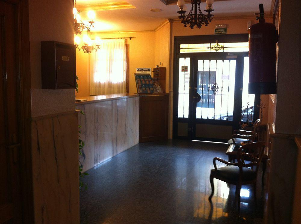 Hotel Sandra Alcalá de Guadaira Kültér fotó