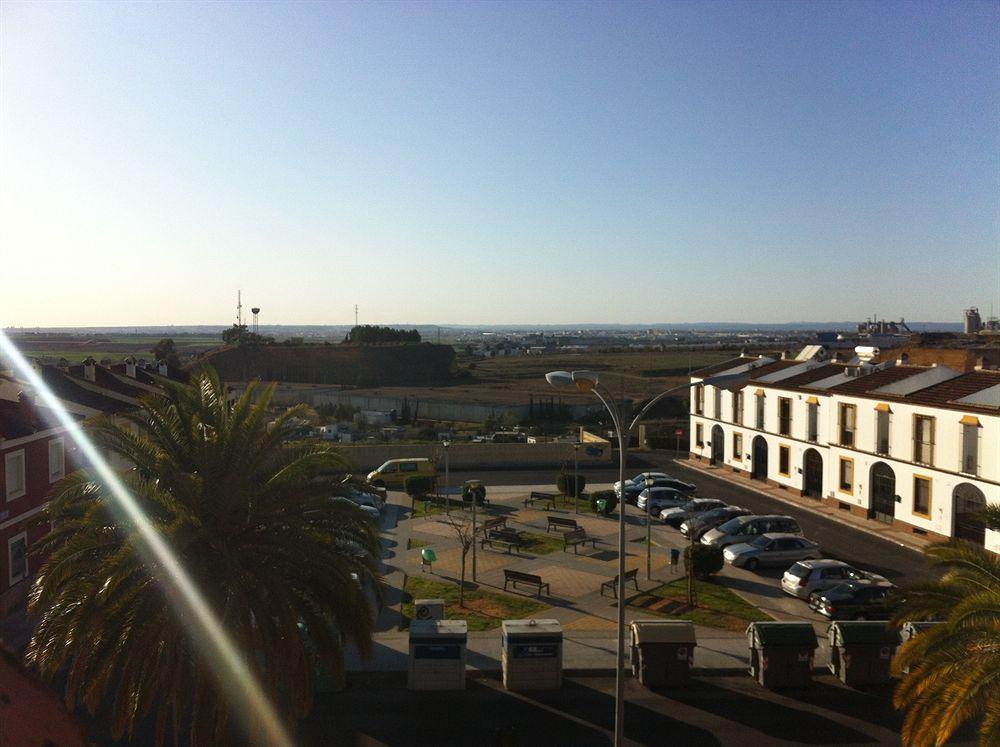Hotel Sandra Alcalá de Guadaira Kültér fotó