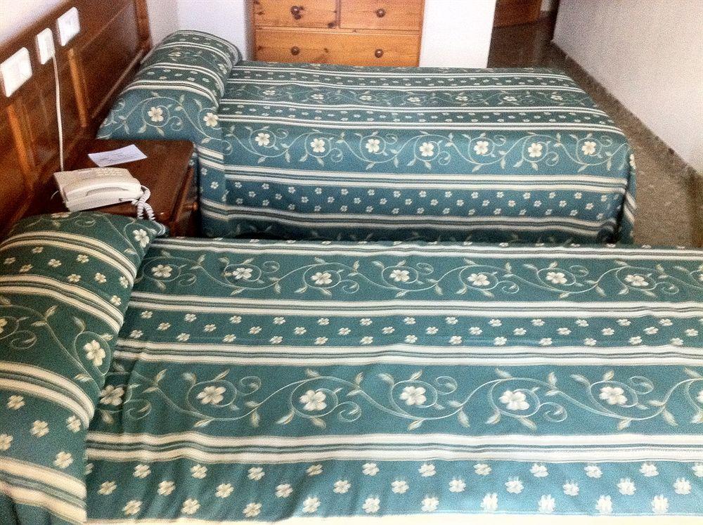 Hotel Sandra Alcalá de Guadaira Kültér fotó