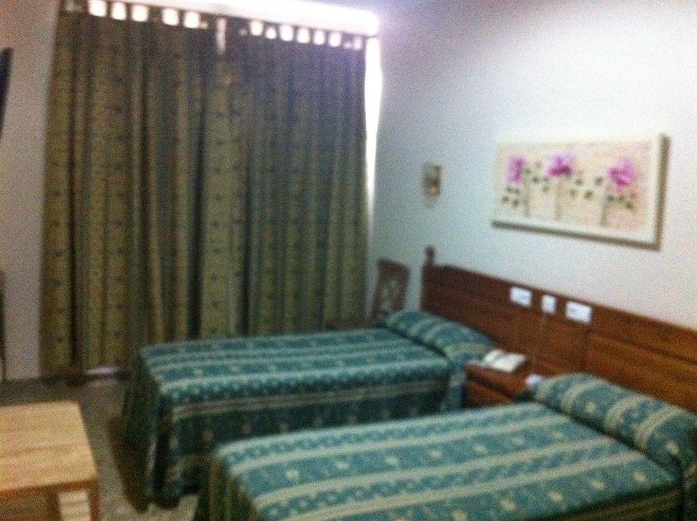 Hotel Sandra Alcalá de Guadaira Kültér fotó