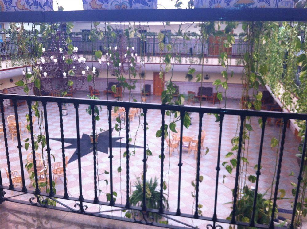 Hotel Sandra Alcalá de Guadaira Kültér fotó