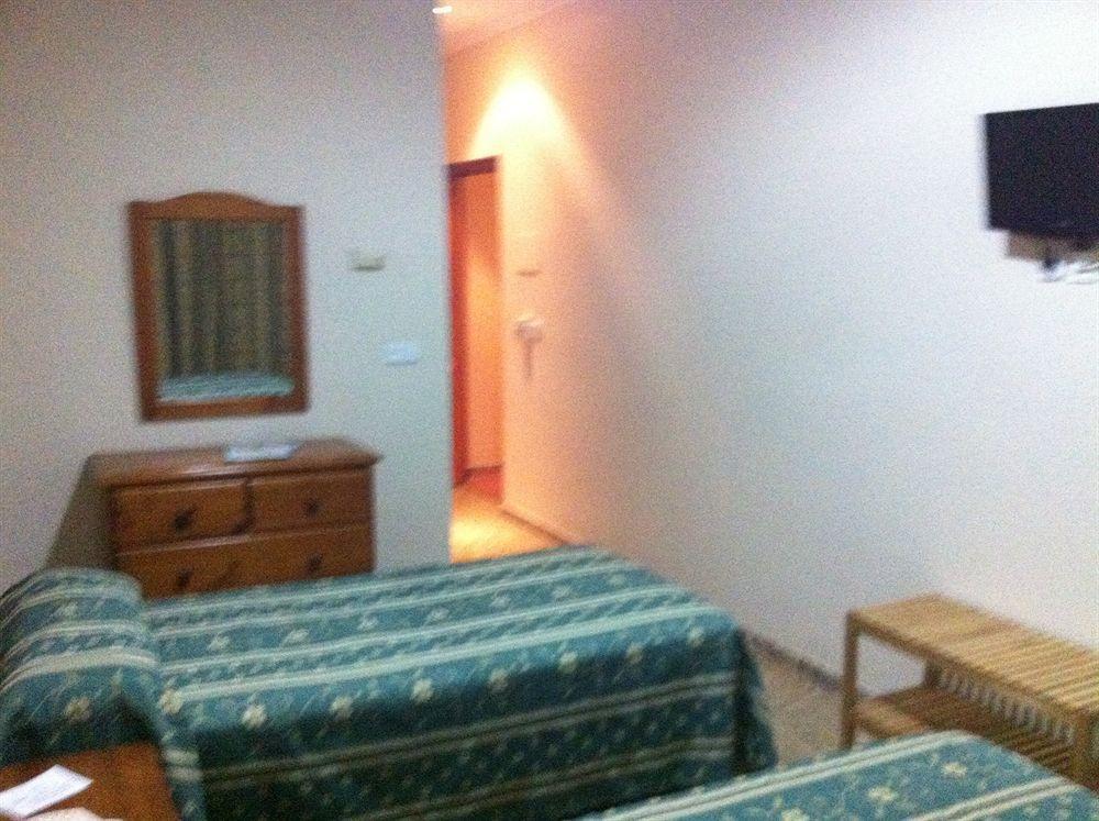 Hotel Sandra Alcalá de Guadaira Kültér fotó
