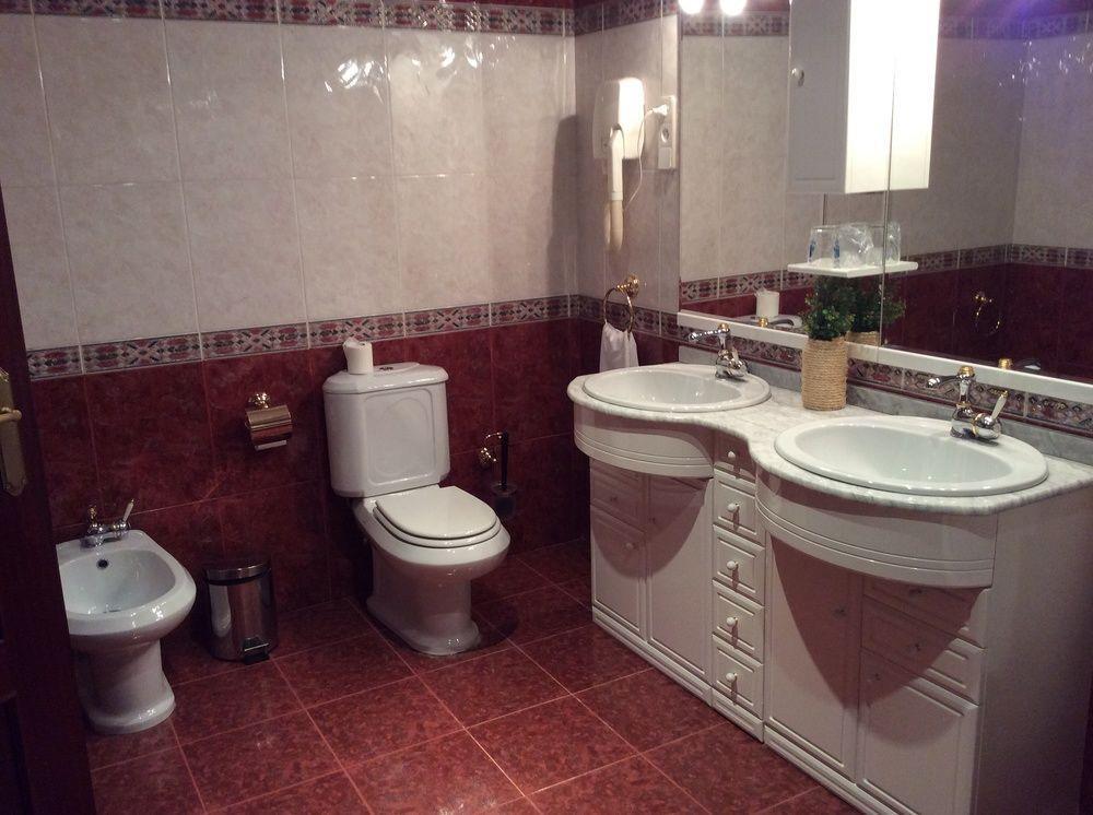 Hotel Sandra Alcalá de Guadaira Kültér fotó