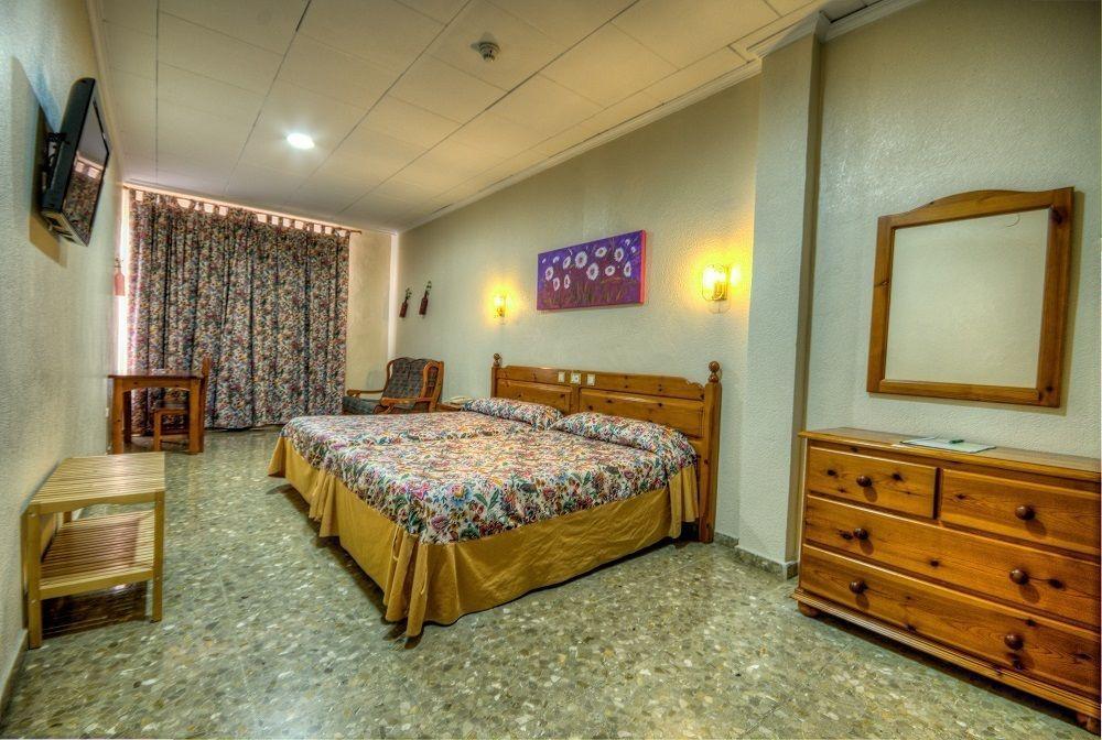Hotel Sandra Alcalá de Guadaira Kültér fotó