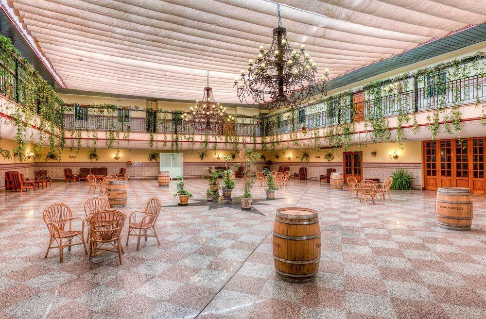Hotel Sandra Alcalá de Guadaira Kültér fotó
