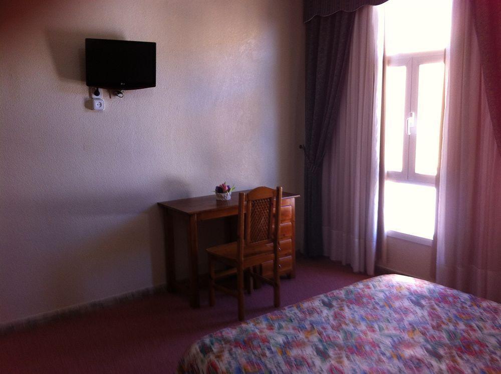 Hotel Sandra Alcalá de Guadaira Kültér fotó