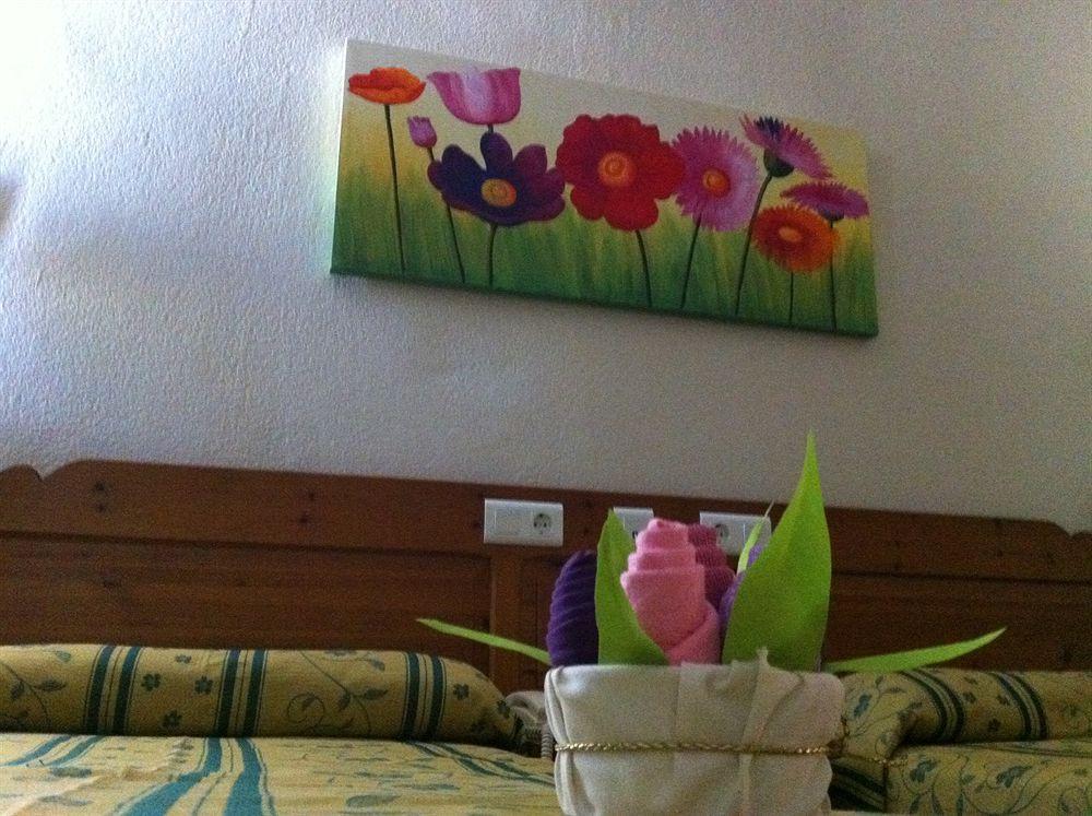 Hotel Sandra Alcalá de Guadaira Kültér fotó