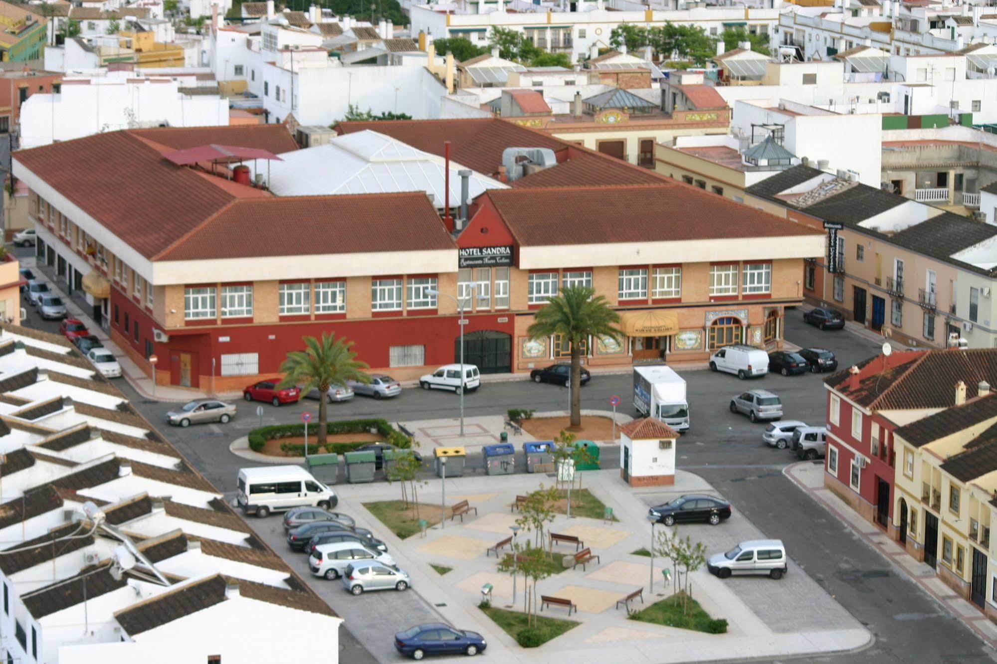 Hotel Sandra Alcalá de Guadaira Kültér fotó