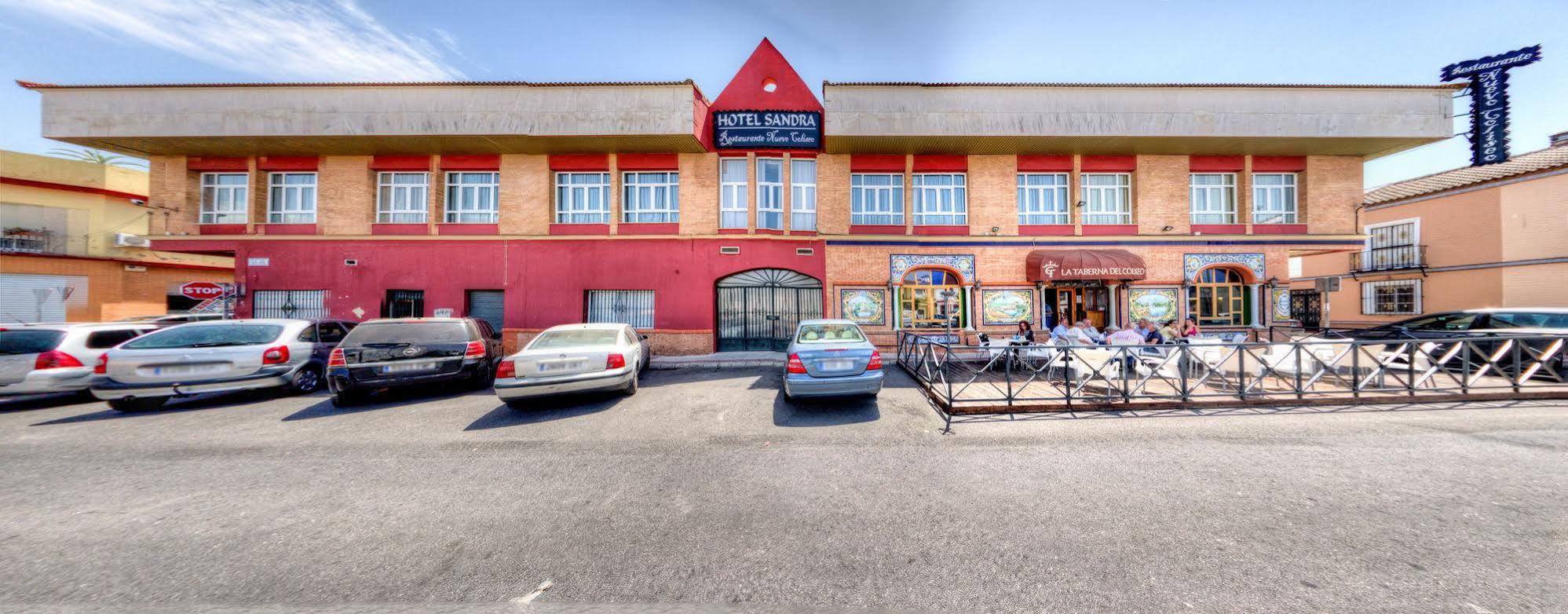 Hotel Sandra Alcalá de Guadaira Kültér fotó
