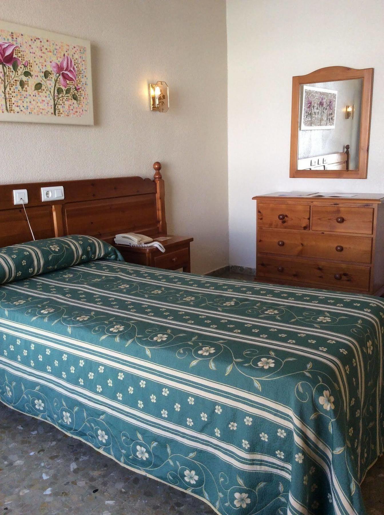 Hotel Sandra Alcalá de Guadaira Kültér fotó
