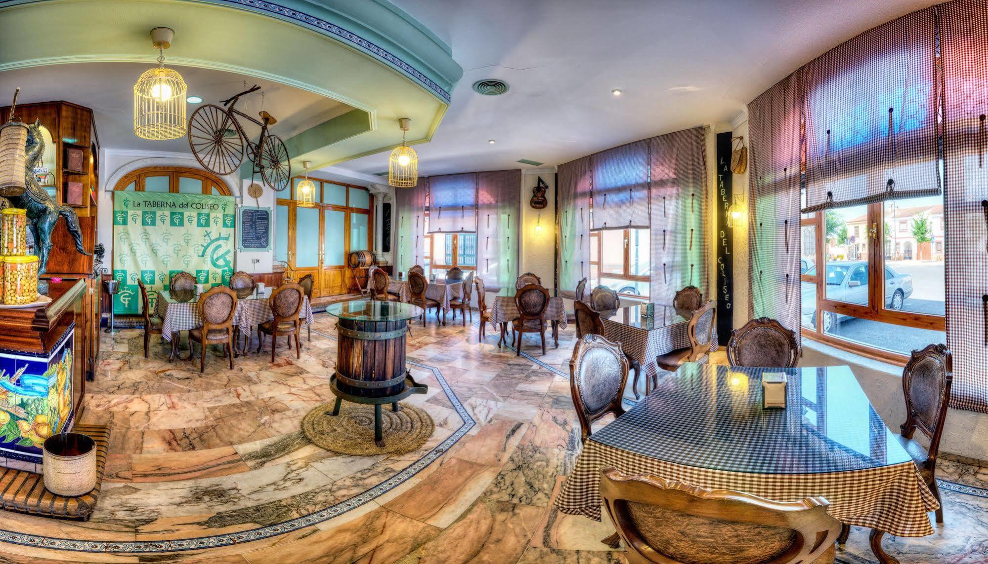 Hotel Sandra Alcalá de Guadaira Kültér fotó