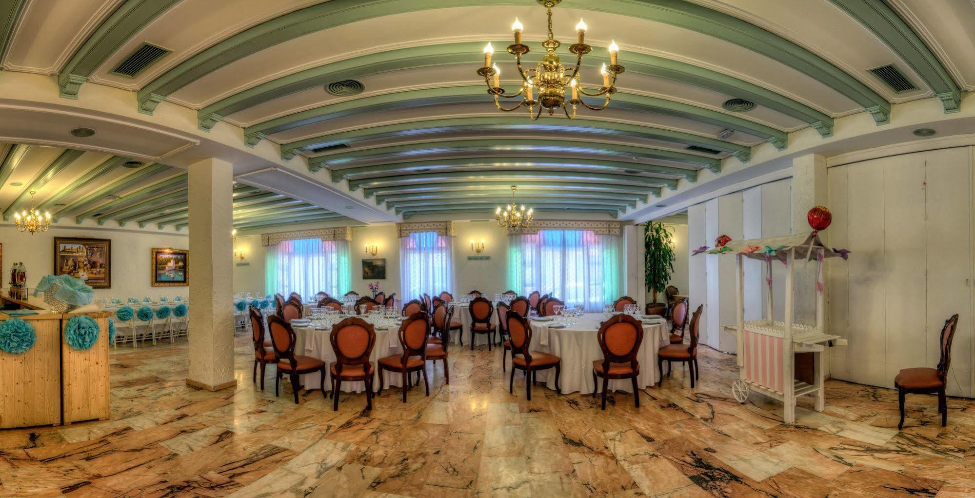 Hotel Sandra Alcalá de Guadaira Kültér fotó