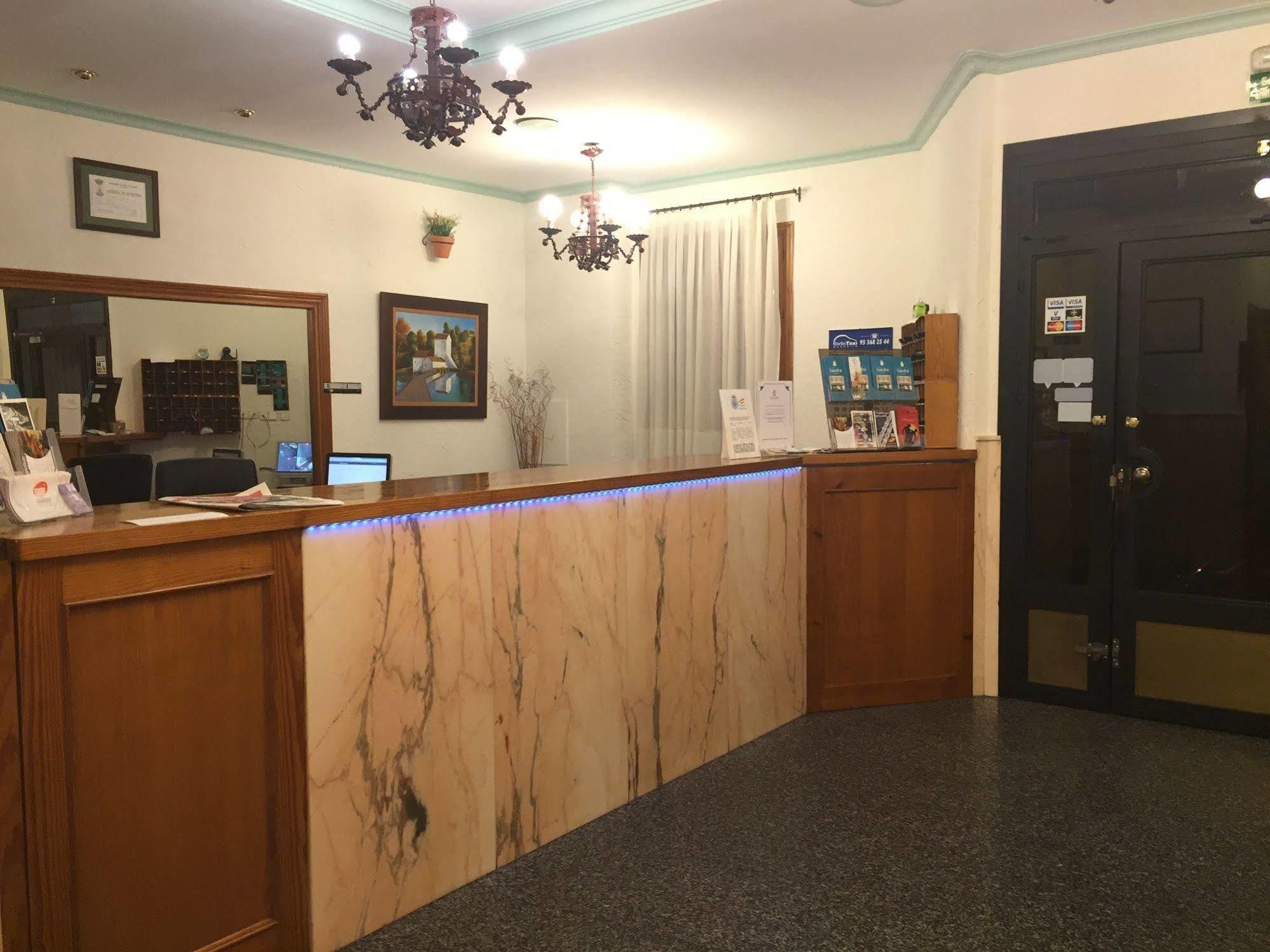Hotel Sandra Alcalá de Guadaira Kültér fotó