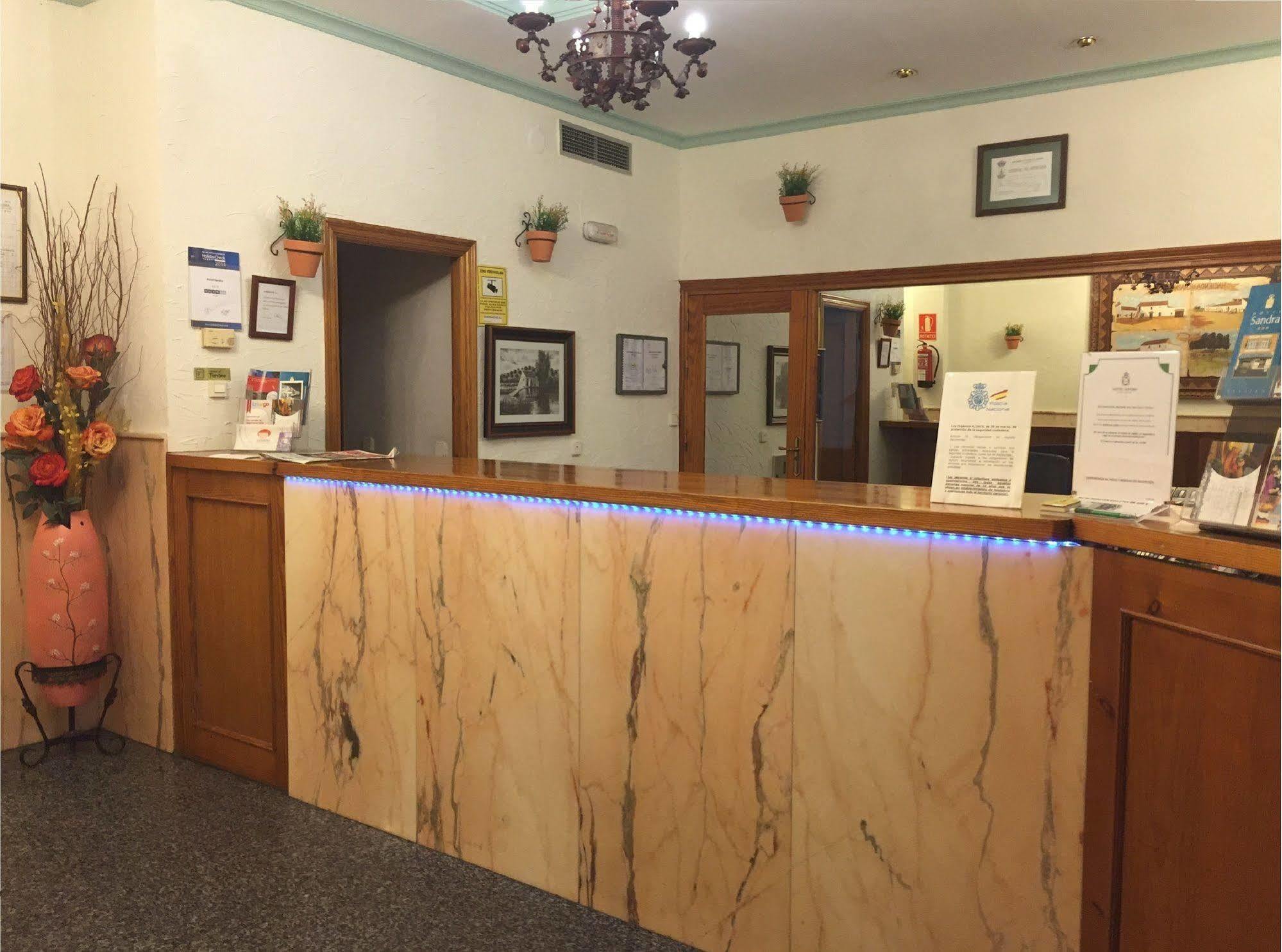 Hotel Sandra Alcalá de Guadaira Kültér fotó