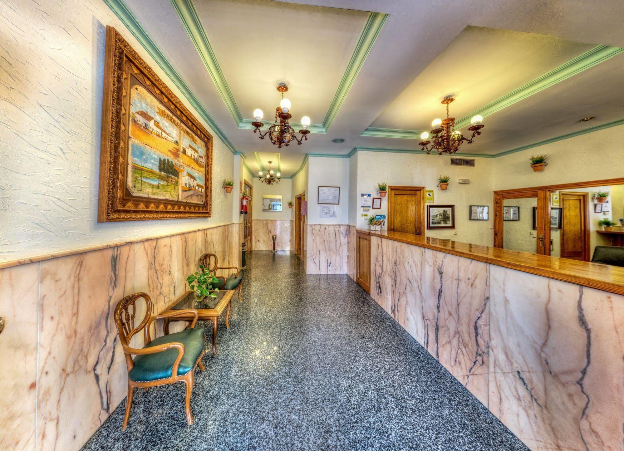 Hotel Sandra Alcalá de Guadaira Kültér fotó