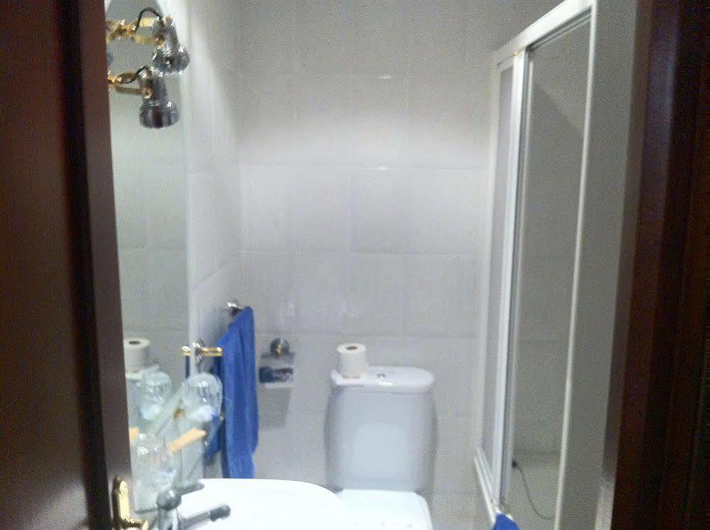 Hotel Sandra Alcalá de Guadaira Kültér fotó